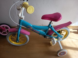 Bici niña azul y rosa casi sin usar