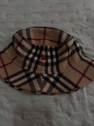 Gorro Burberry Cuadros Beige y Rojo