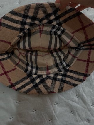 Gorro Burberry Cuadros Beige y Rojo