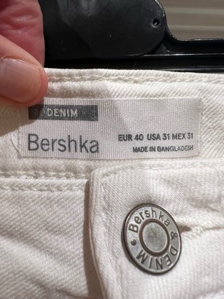 Pantalón corto vaquero Bershka blanco roto