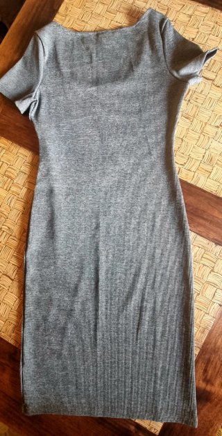 Vestido midi gris de canalé