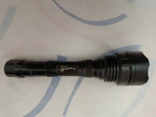 Linterna TrustFire con accesorios
