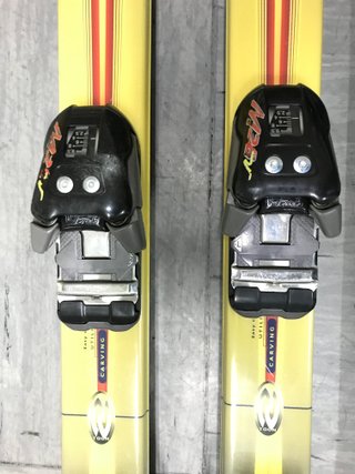 Esquís Rossignol con fijaciones y bastones