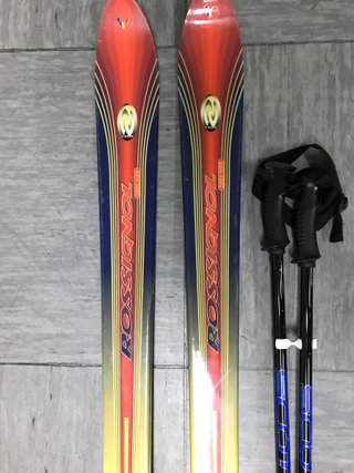 Esquís Rossignol con fijaciones y bastones