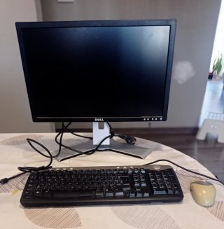 Pantalla Dell y Teclado Negro
