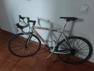 Bicicleta de carretera blanca