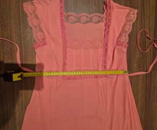 Camisón largo rosa con encaje