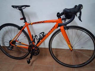 Bicicleta de carretera Specialized naranja