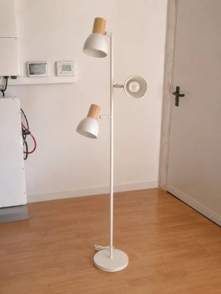 Lámpara de pie moderna madera y metal