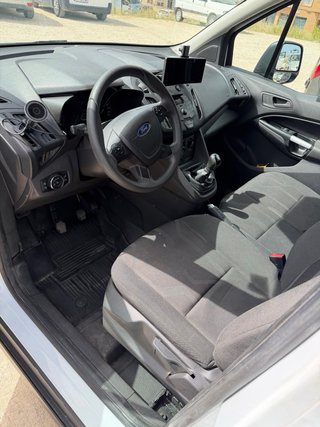 Ford Transit Connect con estanterias y suelo