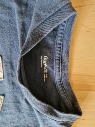 Camiseta GAP Kids azul con logo