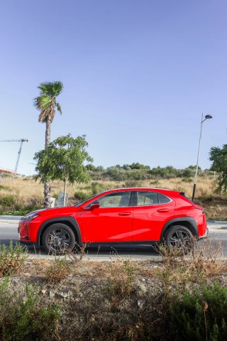 Lexus UX 300h Hybrid | 2025 | 18.000 km
