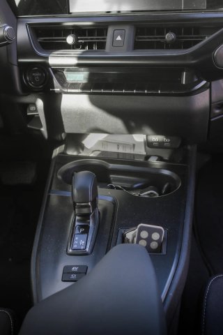 Lexus UX 300h Hybrid | 2025 | 18.000 km