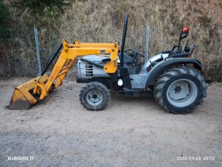 Tractor Lamborghini Runner 450 DT con pala tenias