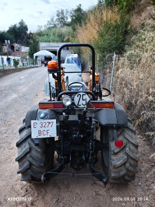 Tractor Lamborghini Runner 450 DT con pala tenias