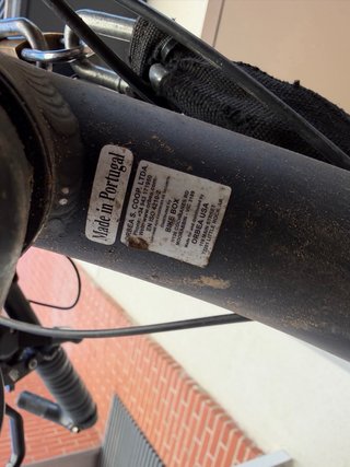 Bicicleta Orbea con cesta y portabultos