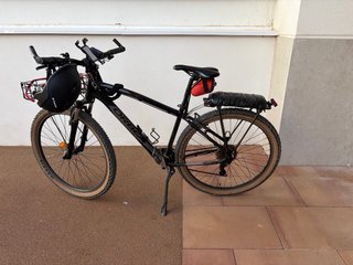 Bicicleta Orbea con cesta y portabultos