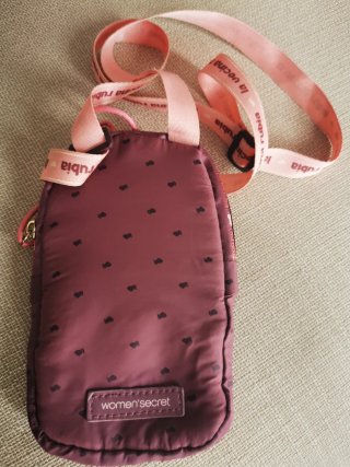 Funda de teléfono móvil acolchada. Woman Secret