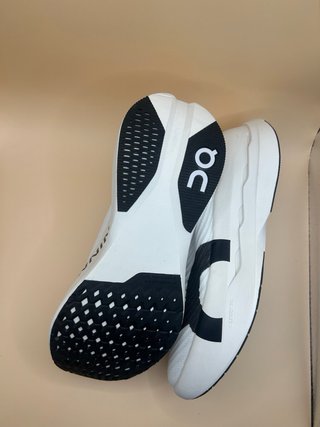 Scarpe On Cloudboom Strike LS Bianche