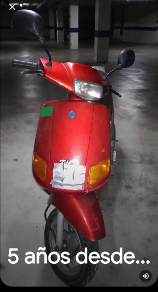 Piaggio Zip Roja Scooter