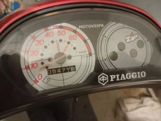 Piaggio Zip Roja Scooter