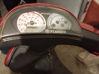 Piaggio Zip Roja Scooter