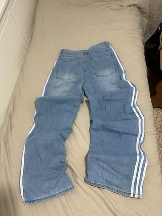 Pantalón ancho vaquero con rayas laterales