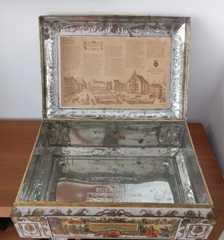 Caja de hojalata vintage decorada