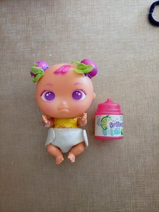 Muñeca Bellies con biberón