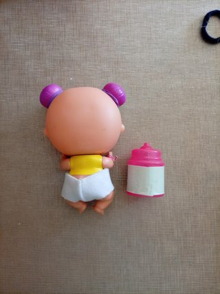 Muñeca Bellies con biberón