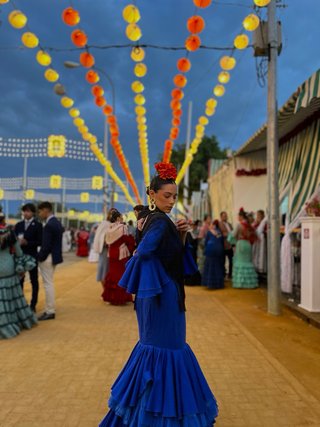 Traje de flamenca azul eléctrico