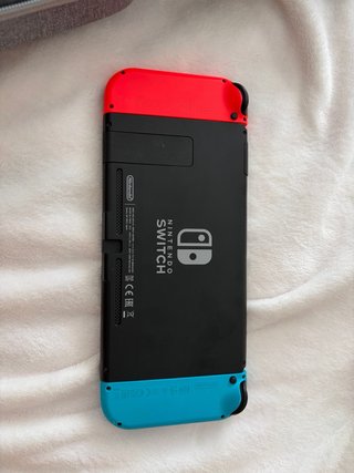 Nintendo Switch + Funda + Mando