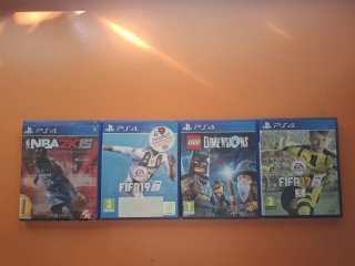 Consola PS4 Negra + 2 Mandos Nuevos + 4 Juegos