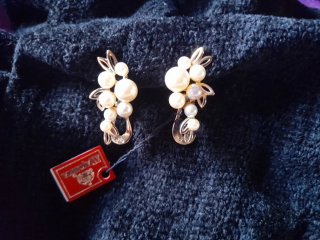 Pendientes bañados en oro con Perlas majoricas.