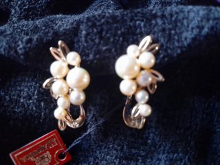 Pendientes bañados en oro con Perlas majoricas.