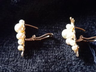 Pendientes bañados en oro con Perlas majoricas.