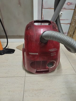 Aspiradora Siemens Speedy Bagless 1800W Roja