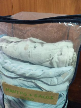 Mantas y 2 sacos de dormir recién nacido.