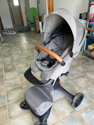 Carrito Stokke Xplory X Gris con capazo.