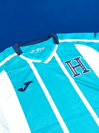 Camiseta de fútbol azul y blanca. Talla M.