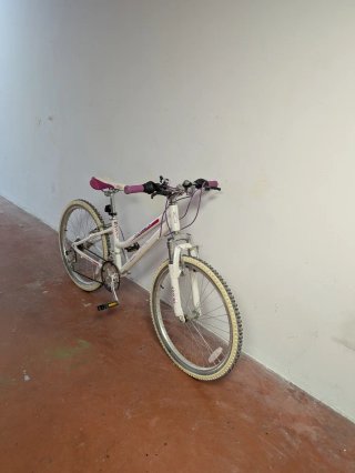 Bicicleta Cuda Kinetic Blanca y Morada