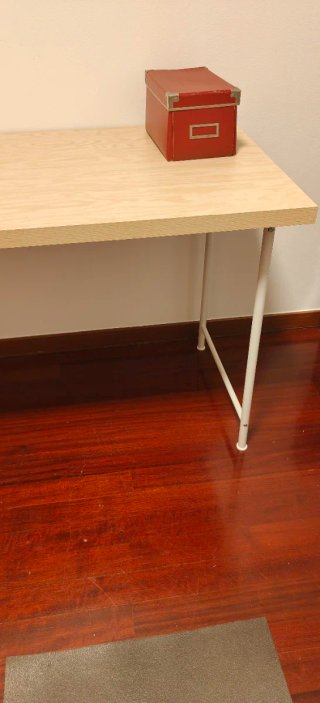 Escritorio Ikea madera y metal