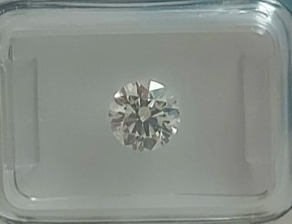 Diamantes varios de diferentes tallas y peso.