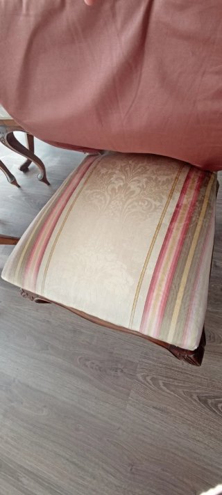 Mesa de comedor con 6 sillas clásicas con mesa