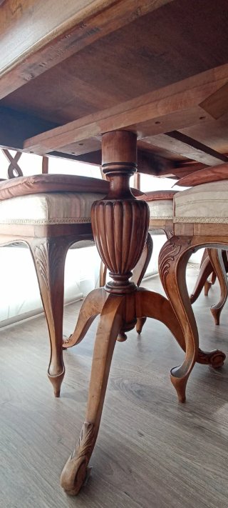 Mesa de comedor con 6 sillas clásicas con mesa