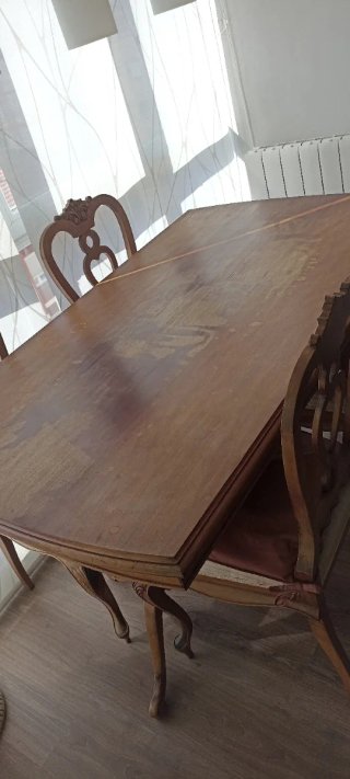 Mesa de comedor con 6 sillas clásicas con mesa