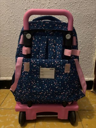 Mochila infantil con ruedas y corazón