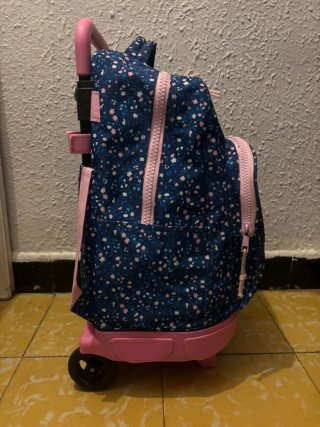 Mochila infantil con ruedas y corazón