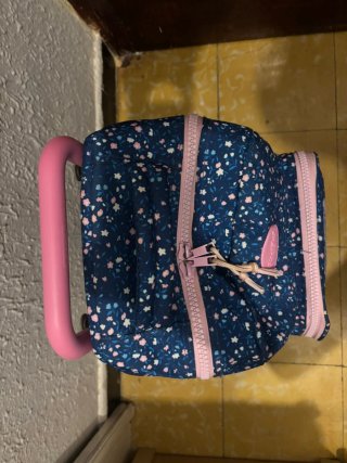 Mochila infantil con ruedas y corazón