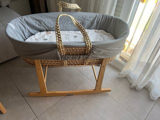 Cuco de mimbre para bebé marca bombidreams.